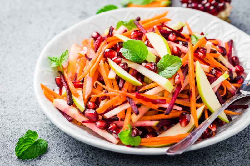 Salată cu morcov, măr și sfeclă pentru un ficat sănătos
