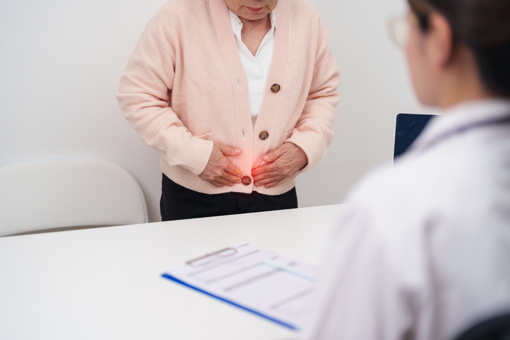 Persoana în vârstă care s-a prezentat la medic cu simptome cauzate de stres