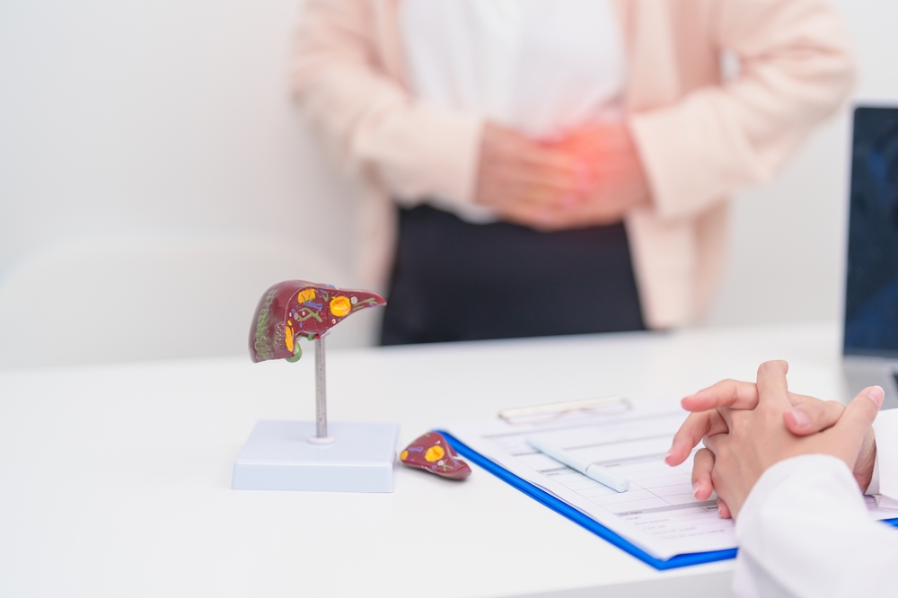 Femeie cu simptome de hepatită