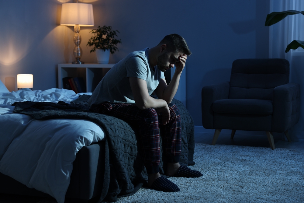 bărbat care se confruntă cu depresie