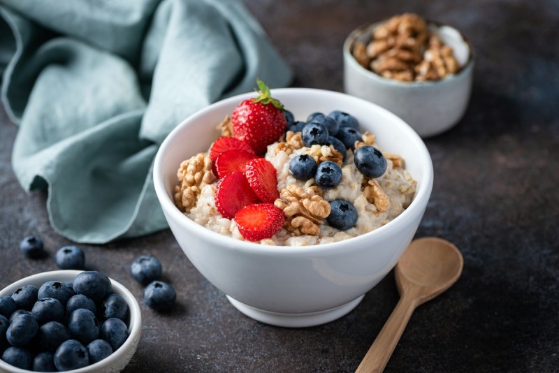 mic dejun cu ovaz si fructe pentru sanatatea ficatului